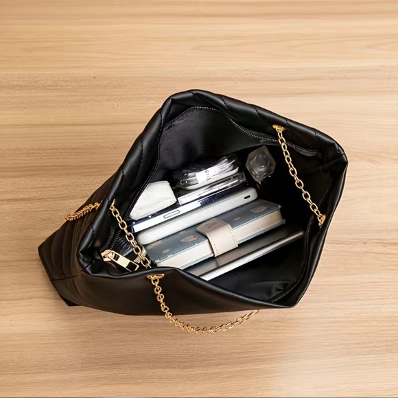 LIQUOR BRAND CHEVRON BLACK BLUE BAG